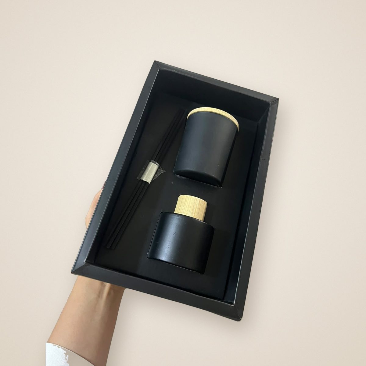 Coffret noir avec bougies parfumées
